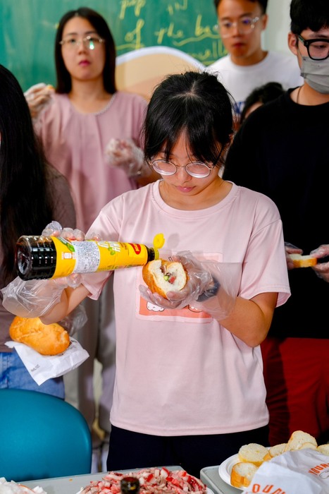 學生製作法國麵包01圖片