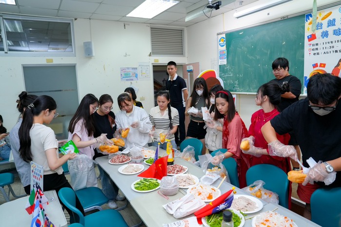 學生製作法國麵包02圖片