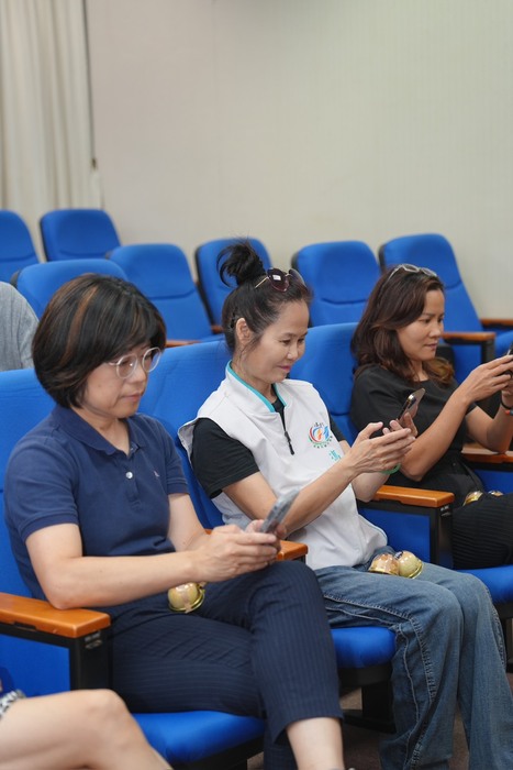 長官貴賓一同參與遊戲圖片